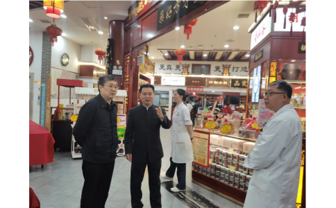 株洲市衛(wèi)健委黨委委員、副主任鄧躍東一行蒞臨神農中醫(yī)館調研指導工作