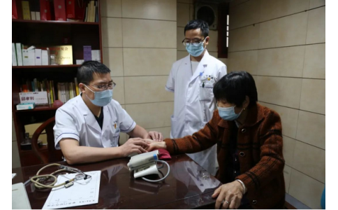 曹文新：精研數(shù)寸銀針弘仁術(shù)，擅用一雙巧手濟(jì)蒼生！