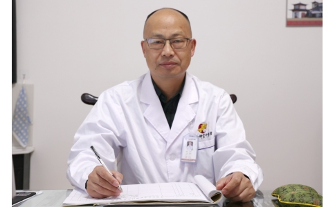 喜訊！熱烈祝賀馬志忠主任榮獲第二屆國醫(yī)大師劉志明（湘潭）中醫(yī)藥發(fā)展貢獻(xiàn)獎，并入選全國基層名老中醫(yī)藥專家傳承工作室建設(shè)項(xiàng)目